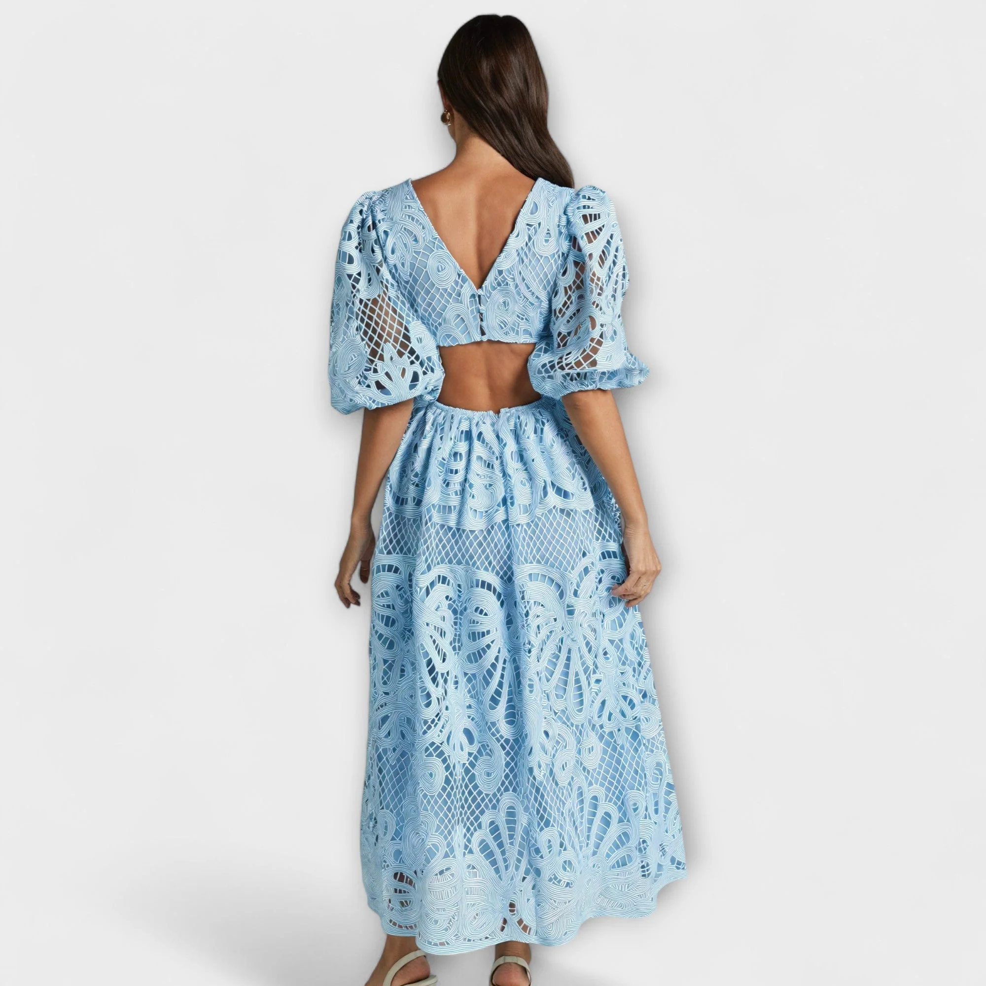 Elegant Dress with Delicate Details - Image 13